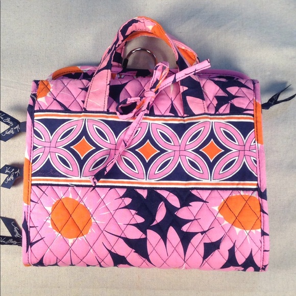 Vera Bradley Handbags - 🌴Vera Bradley🌴 Hanging Travel Organizer